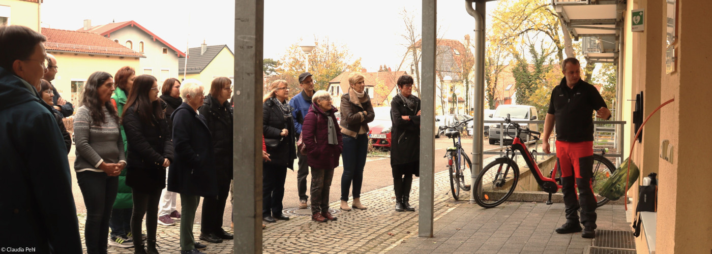 Seit November 2024 befindet sich ein DEFI am Haus der Kirche in Uffenheim. Haupt- und Ehrenamtlichen sowie Mitarbeitenden erhielten eine Einweisung. 