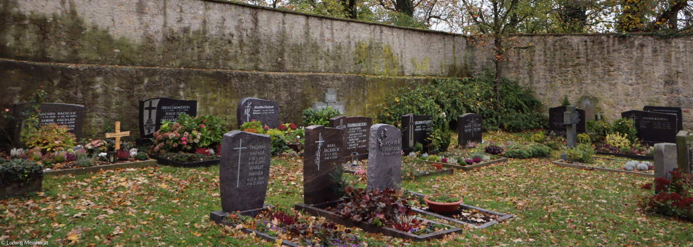 Blick in den Gollhöfer Friedhof
