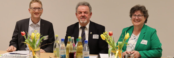 Dekan Max von Egidy mit Hermann Schuch und Carola Markert vom Präsidium