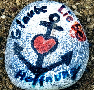 Steinkunst Glaube Liebe Hoffnung