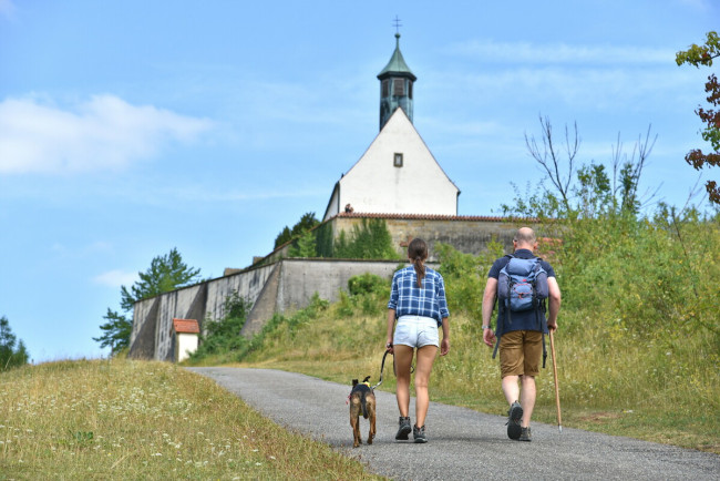 Zur Kapelle Pilgern