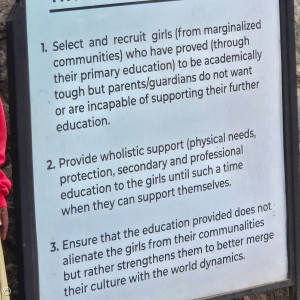 Schild an der Schule